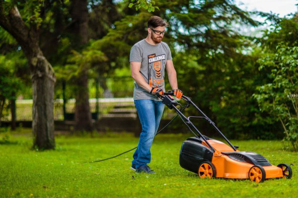 VILLAGER ELEKTRICNA KOSILICA VILLY 1300 E